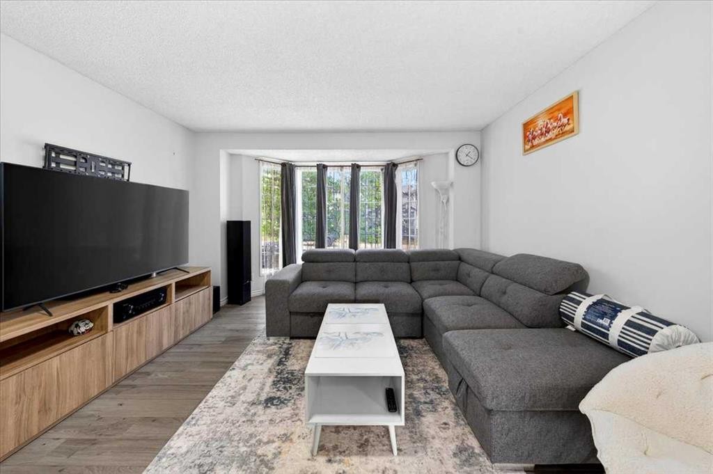 6979 Laguna Way Ne, Calgary, AB - Indoor Photo Showing Living Room