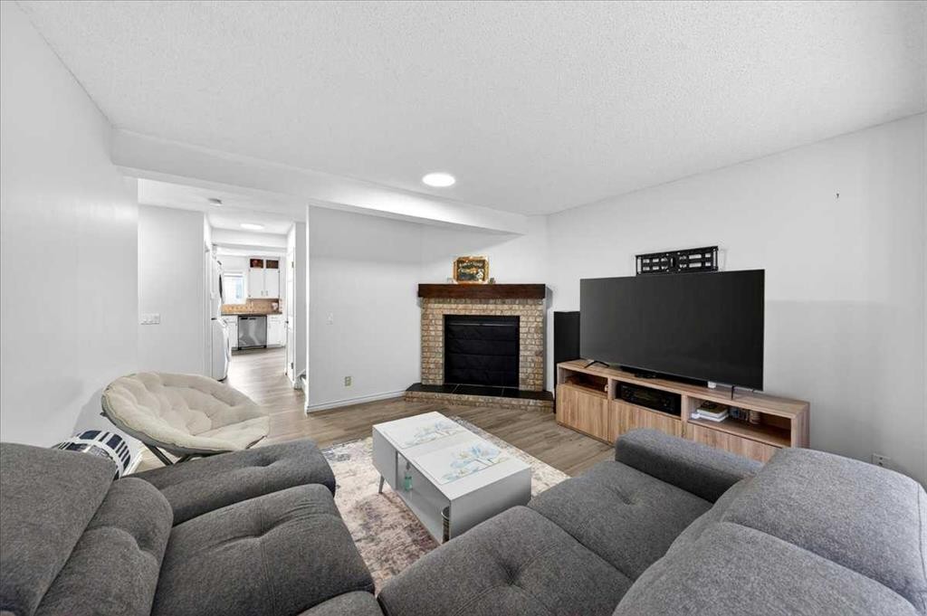 6979 Laguna Way Ne, Calgary, AB - Indoor Photo Showing Living Room