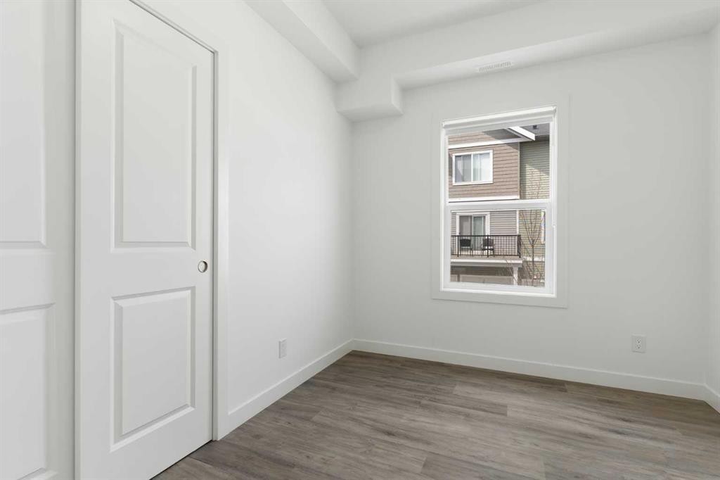 401-24 Rivercrest Drive, Cochrane, AB - Indoor Photo Showing Other Room