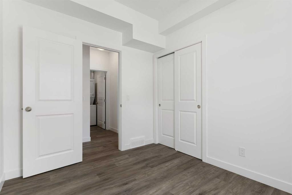 401-24 Rivercrest Drive, Cochrane, AB - Indoor Photo Showing Other Room