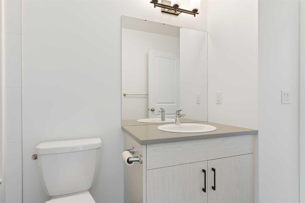 401-24 Rivercrest Drive, Cochrane, AB - Indoor Photo Showing Bathroom