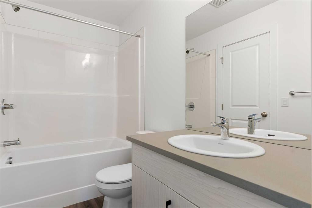 401-24 Rivercrest Drive, Cochrane, AB - Indoor Photo Showing Bathroom