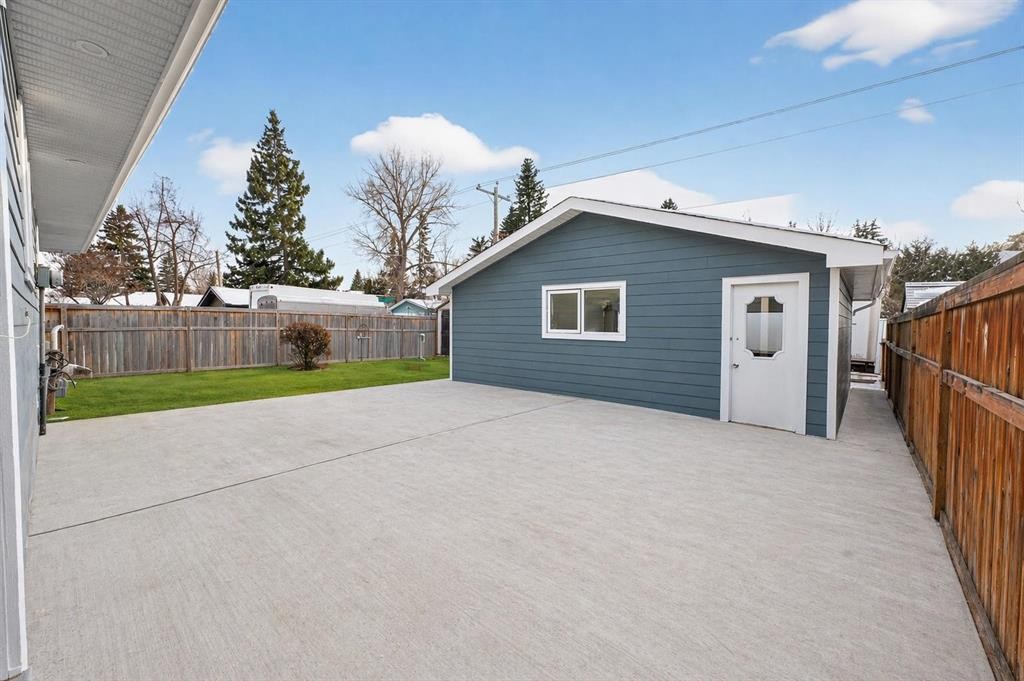 12031 Candiac Road Sw, Calgary, AB