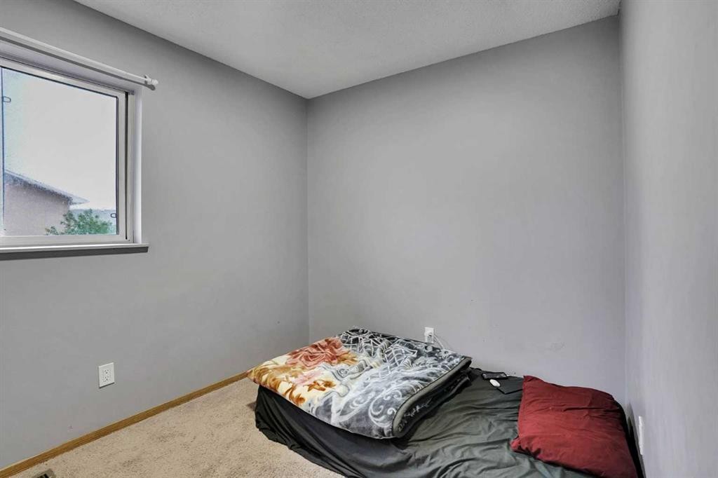 133 Martinglen Way Ne, Calgary, AB - Indoor Photo Showing Bedroom