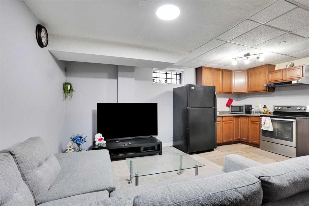 133 Martinglen Way Ne, Calgary, AB - Indoor Photo Showing Other Room