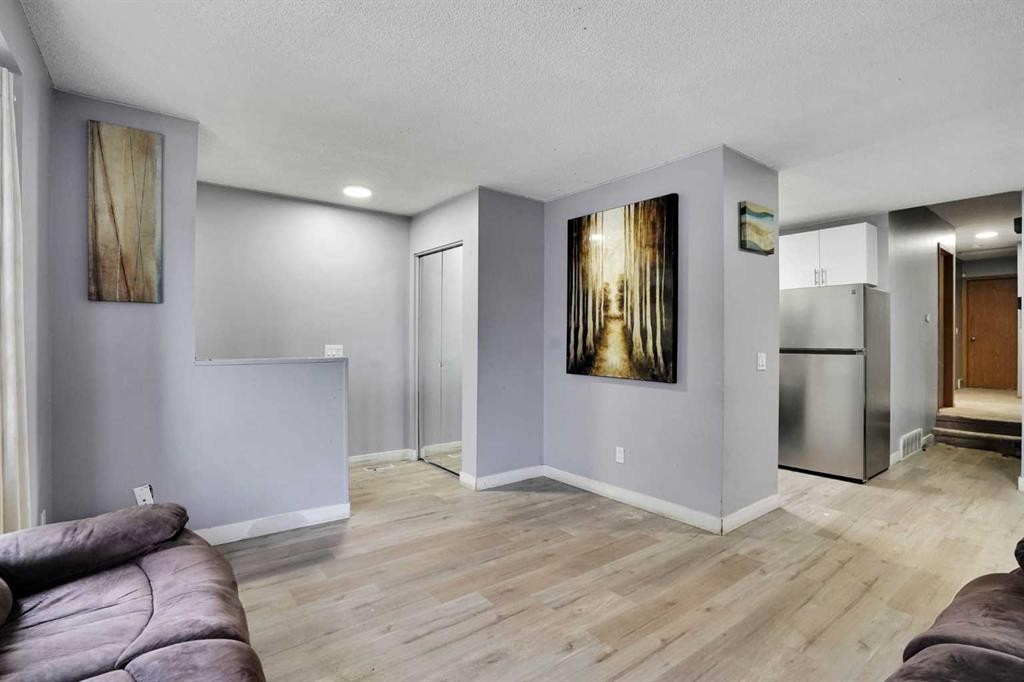 133 Martinglen Way Ne, Calgary, AB - Indoor