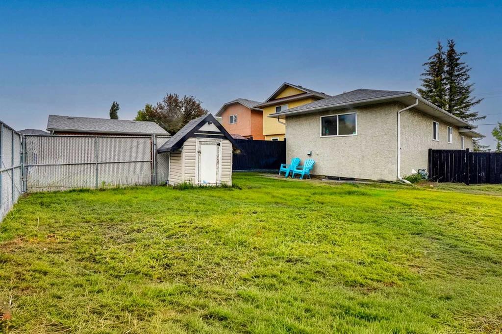 133 Martinglen Way Ne, Calgary, AB - Outdoor