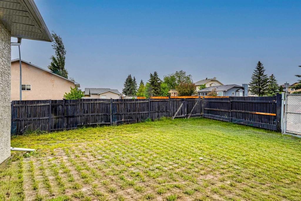 133 Martinglen Way Ne, Calgary, AB - Outdoor