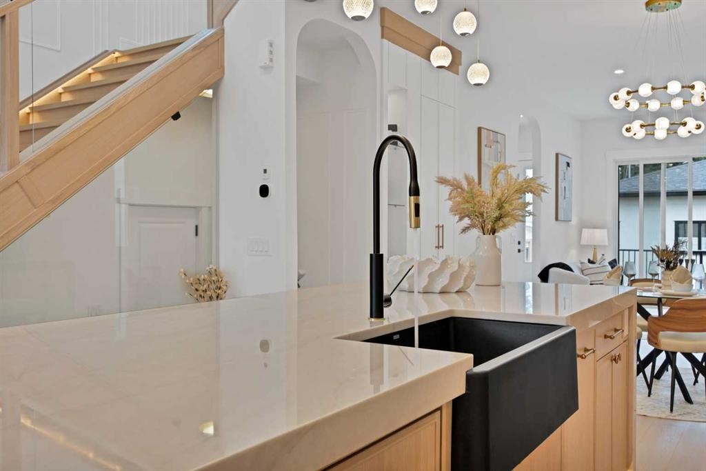 2221 Halifax Crescent Nw, Calgary, AB - Indoor Photo Showing Kitchen