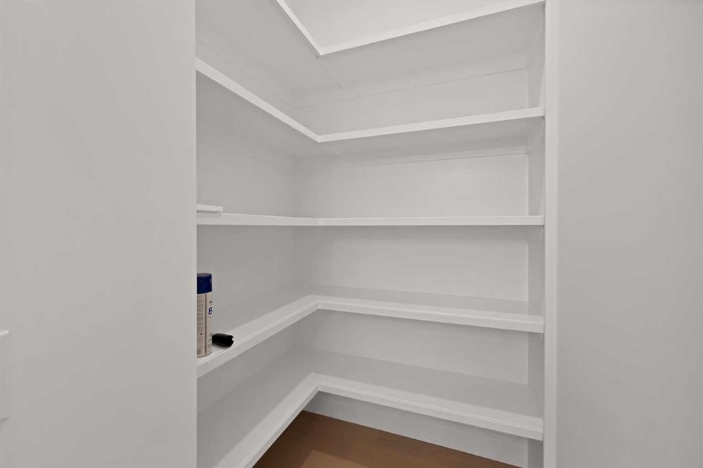 2221 Halifax Crescent Nw, Calgary, AB - Indoor With Storage