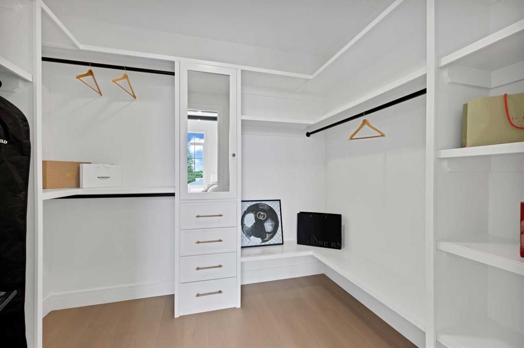 2221 Halifax Crescent Nw, Calgary, AB - Indoor With Storage