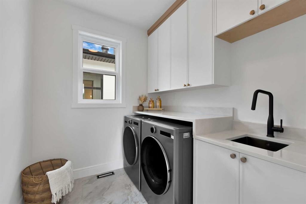 2221 Halifax Crescent Nw, Calgary, AB - Indoor Photo Showing Laundry Room