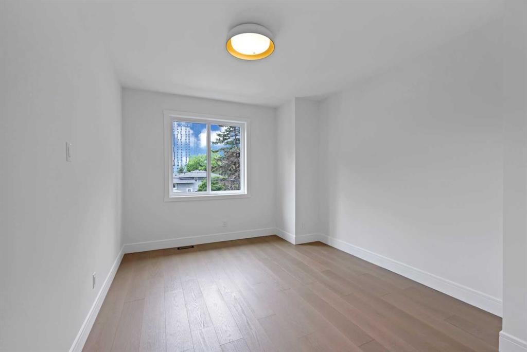 2221 Halifax Crescent Nw, Calgary, AB - Indoor Photo Showing Other Room