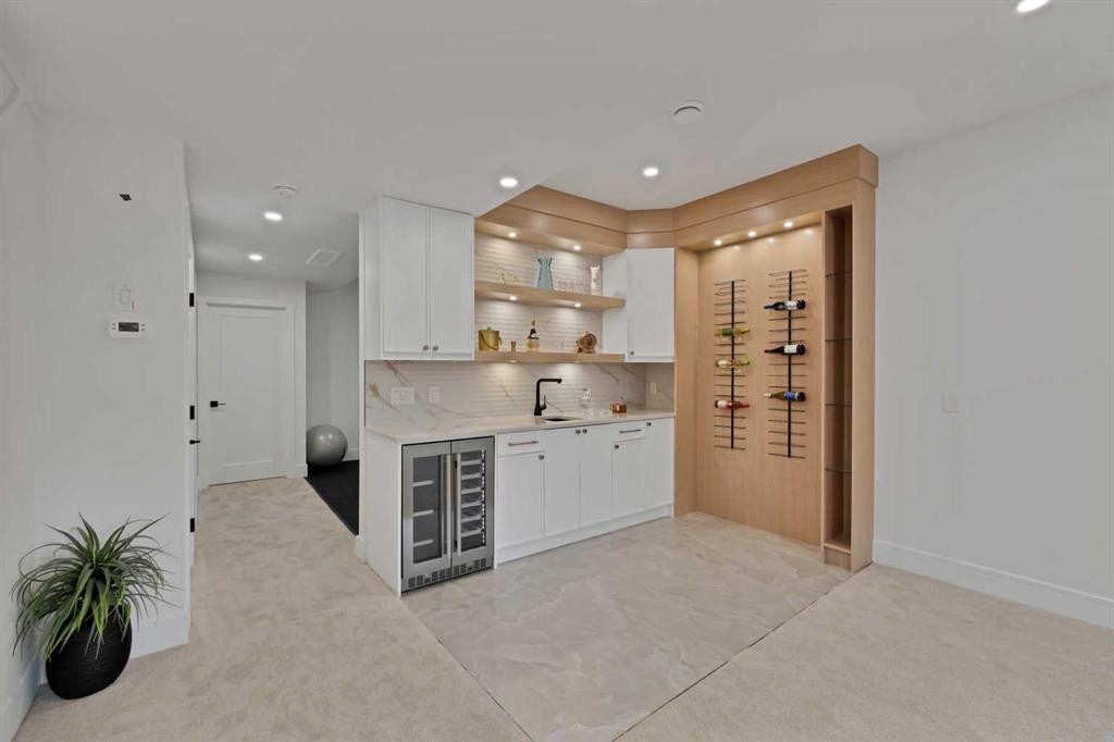 2221 Halifax Crescent Nw, Calgary, AB - Indoor Photo Showing Kitchen