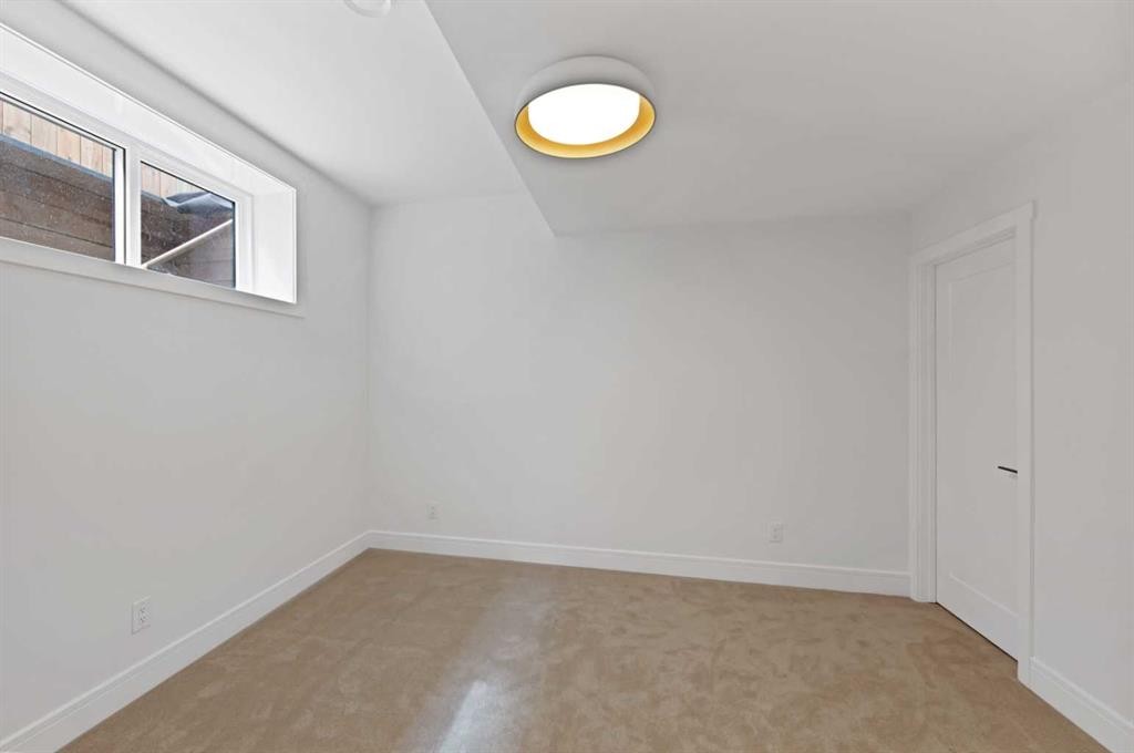2221 Halifax Crescent Nw, Calgary, AB - Indoor Photo Showing Other Room