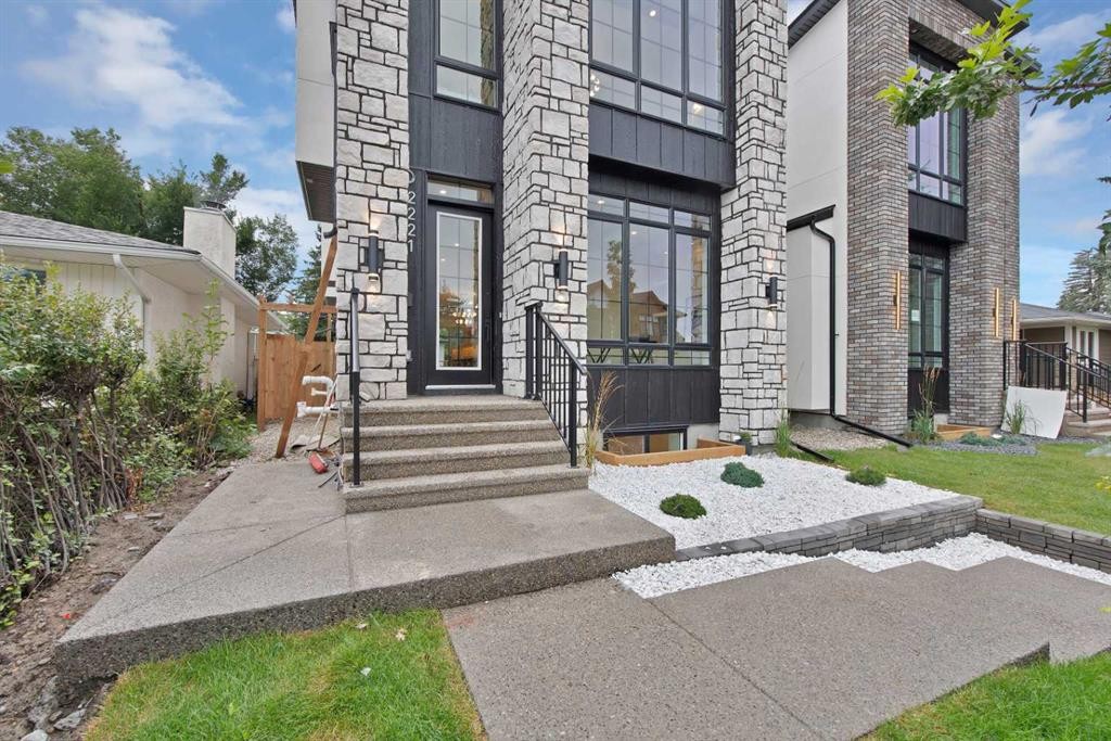 2221 Halifax Crescent Nw, Calgary, AB - Outdoor With Facade