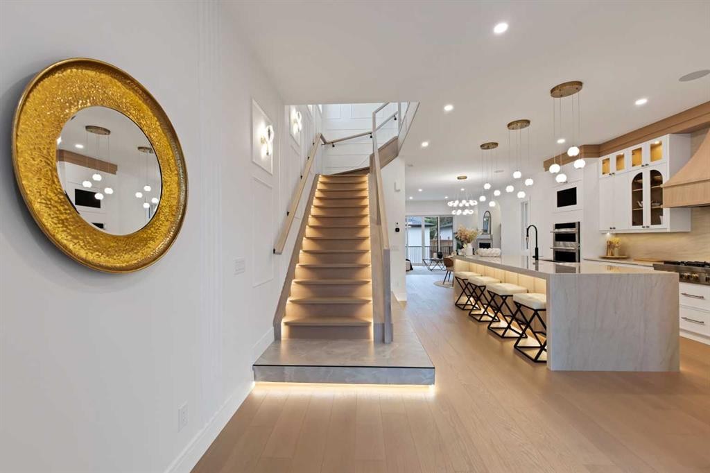 2221 Halifax Crescent Nw, Calgary, AB - Indoor