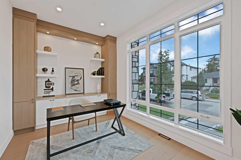 2221 Halifax Crescent Nw, Calgary, AB - Indoor Photo Showing Other Room