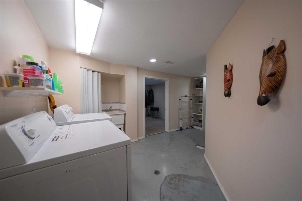 4627 29 Avenue Nw, Calgary, AB - Indoor Photo Showing Laundry Room