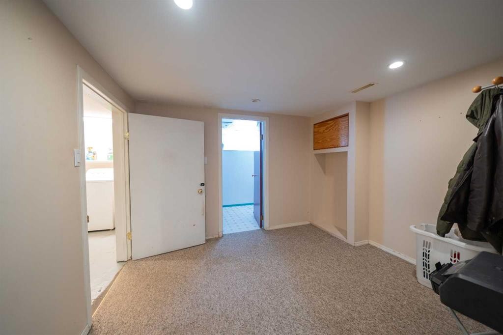 4627 29 Avenue Nw, Calgary, AB - Indoor Photo Showing Other Room
