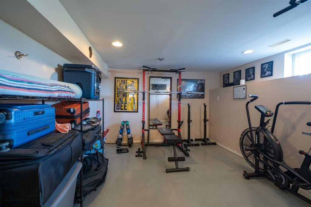 4627 29 Avenue Nw, Calgary, AB - Indoor Photo Showing Gym Room