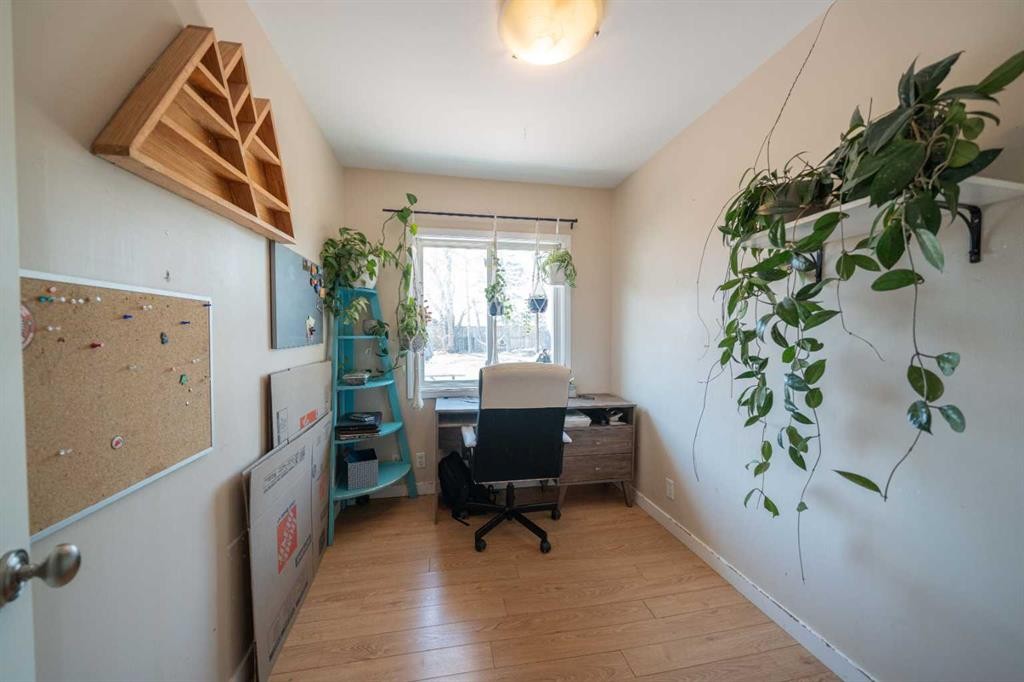 4627 29 Avenue Nw, Calgary, AB - Indoor Photo Showing Office