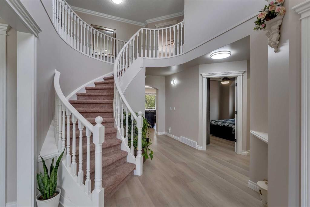 33 Edgevalley Way Nw, Calgary, AB
