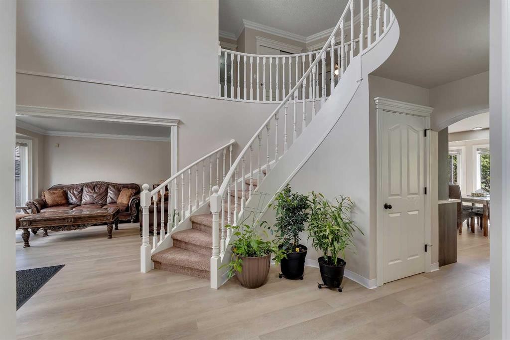 33 Edgevalley Way Nw, Calgary, AB