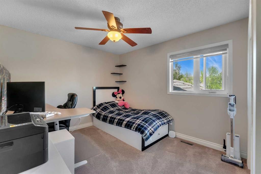 33 Edgevalley Way Nw, Calgary, AB