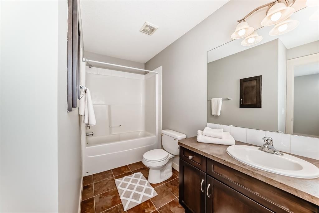 237 Rainbow Falls Drive, Chestermere, AB - Indoor Photo Showing Bathroom