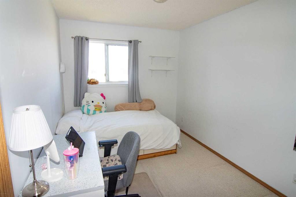 3850 Catalina Boulevard Ne, Calgary, AB - Indoor Photo Showing Bedroom