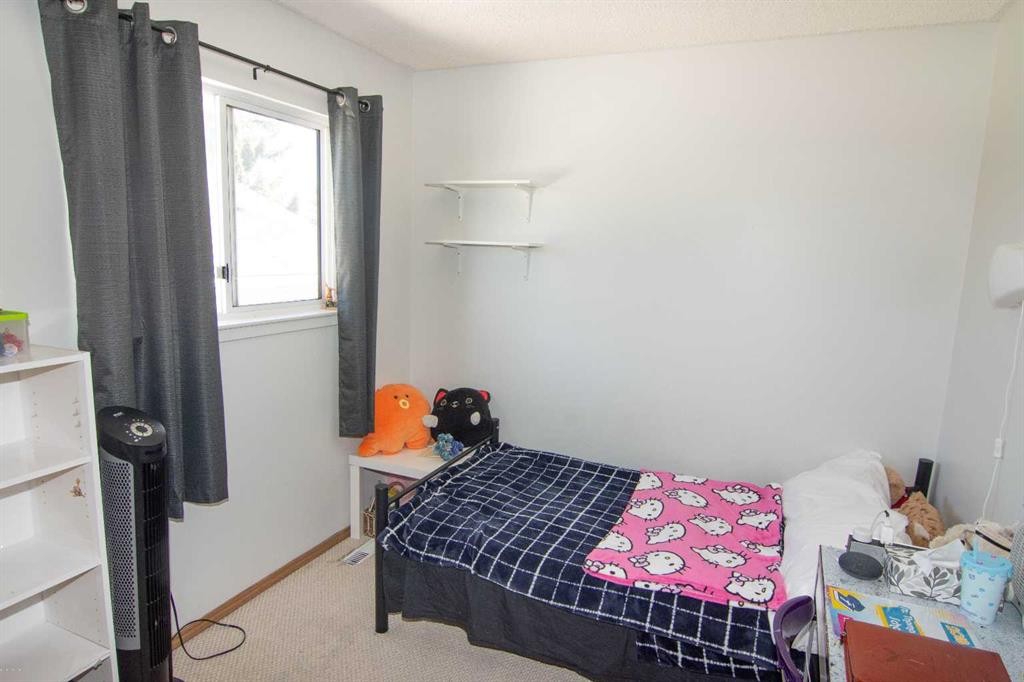 3850 Catalina Boulevard Ne, Calgary, AB - Indoor Photo Showing Bedroom