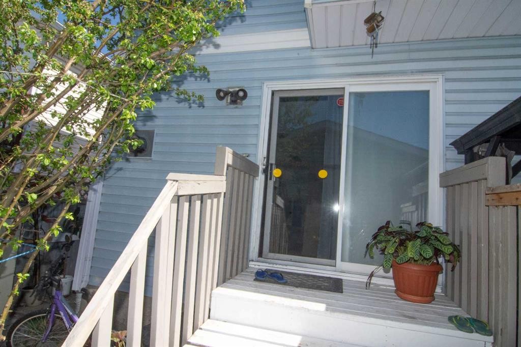3850 Catalina Boulevard Ne, Calgary, AB - Outdoor With Exterior