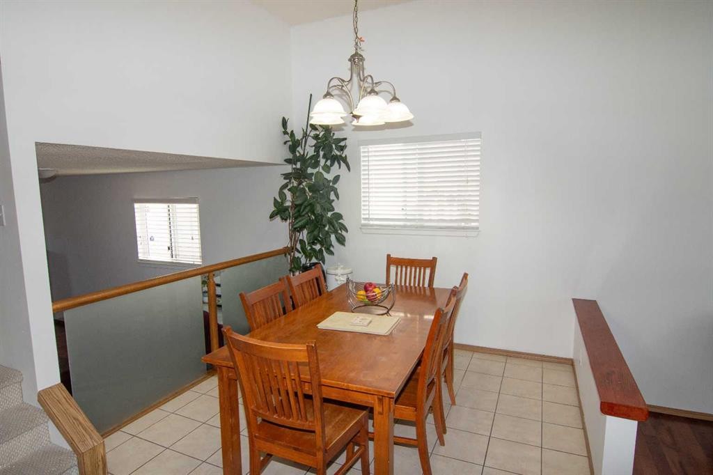 3850 Catalina Boulevard Ne, Calgary, AB - Indoor Photo Showing Dining Room