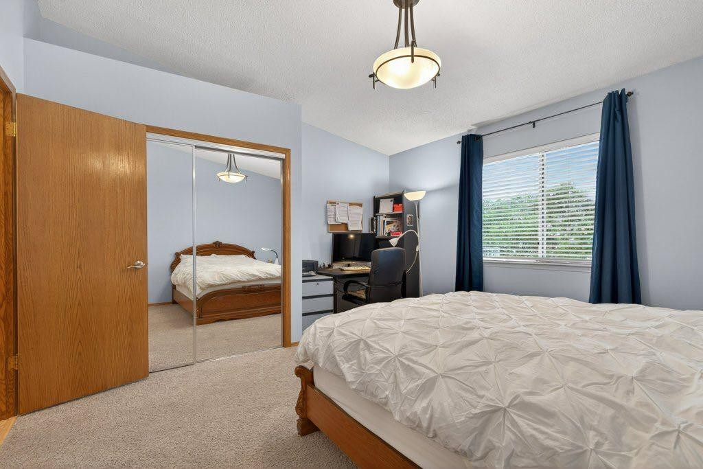 156 Rivercroft Close Se, Calgary, AB - Indoor Photo Showing Bedroom