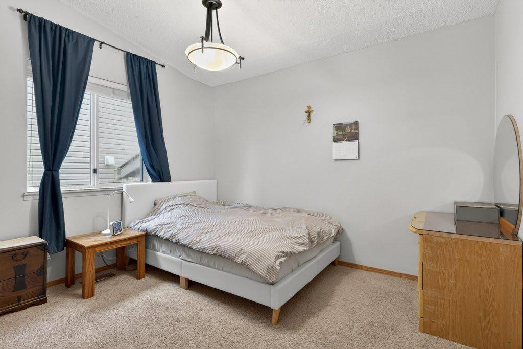156 Rivercroft Close Se, Calgary, AB - Indoor Photo Showing Bedroom