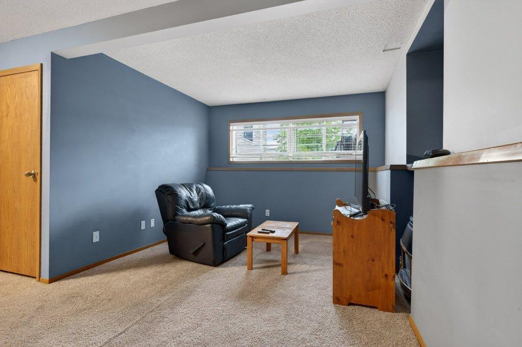 156 Rivercroft Close Se, Calgary, AB - Indoor