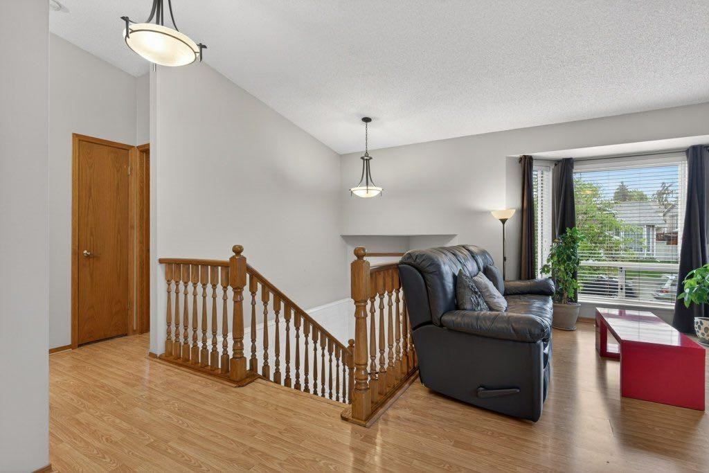 156 Rivercroft Close Se, Calgary, AB - Indoor