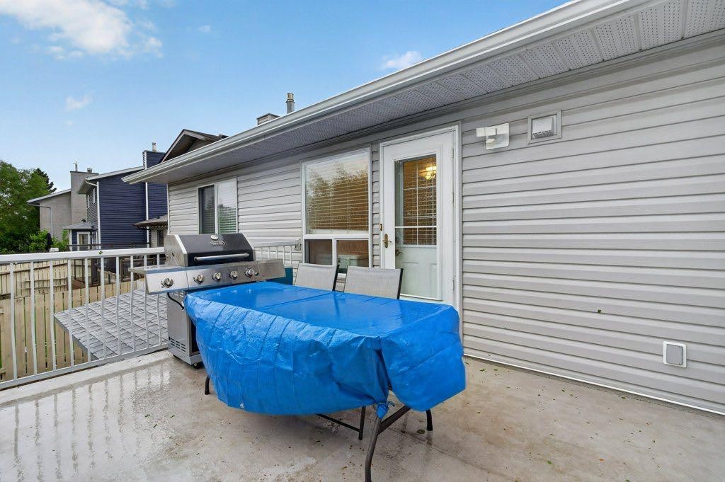 156 Rivercroft Close Se, Calgary, AB - Outdoor With Exterior