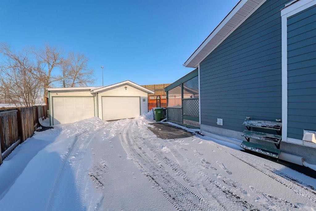 70 Elizabeth Way Se, Airdrie, AB