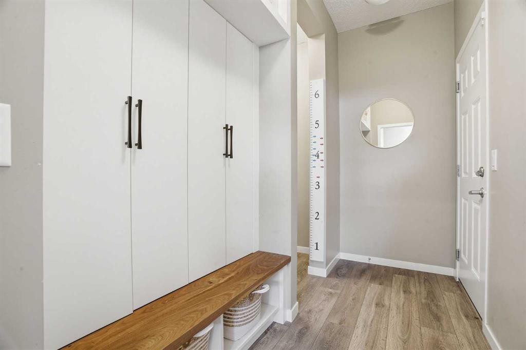 393 Masters Avenue Se, Calgary, AB - Indoor Photo Showing Other Room