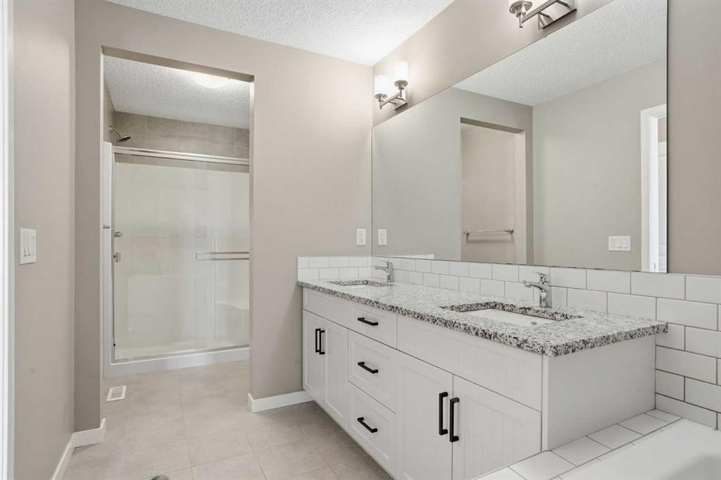 393 Masters Avenue Se, Calgary, AB - Indoor Photo Showing Bathroom