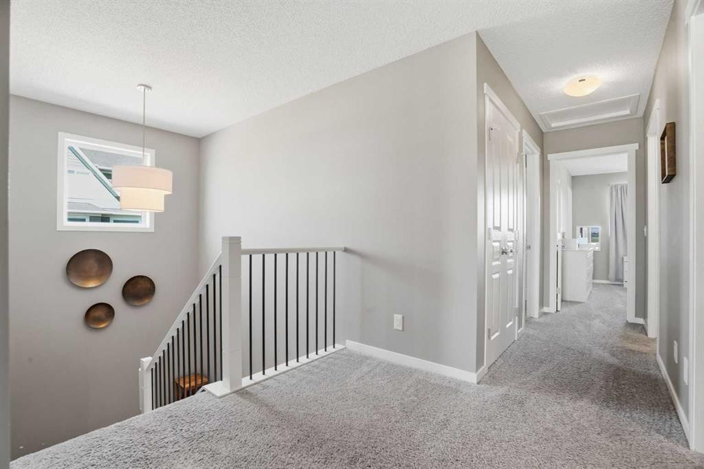 393 Masters Avenue Se, Calgary, AB - Indoor Photo Showing Other Room
