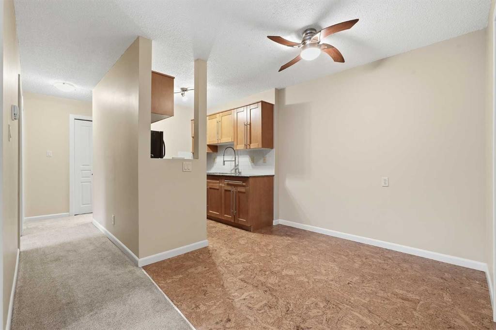723-6400 Coach Hill Road Sw, Calgary, AB - Indoor Photo Showing Other Room