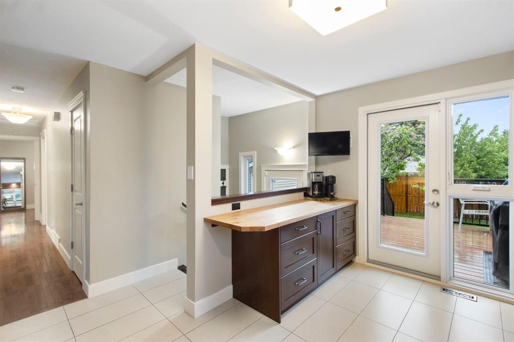 10504 Spadina Drive Sw, Calgary, AB - Indoor