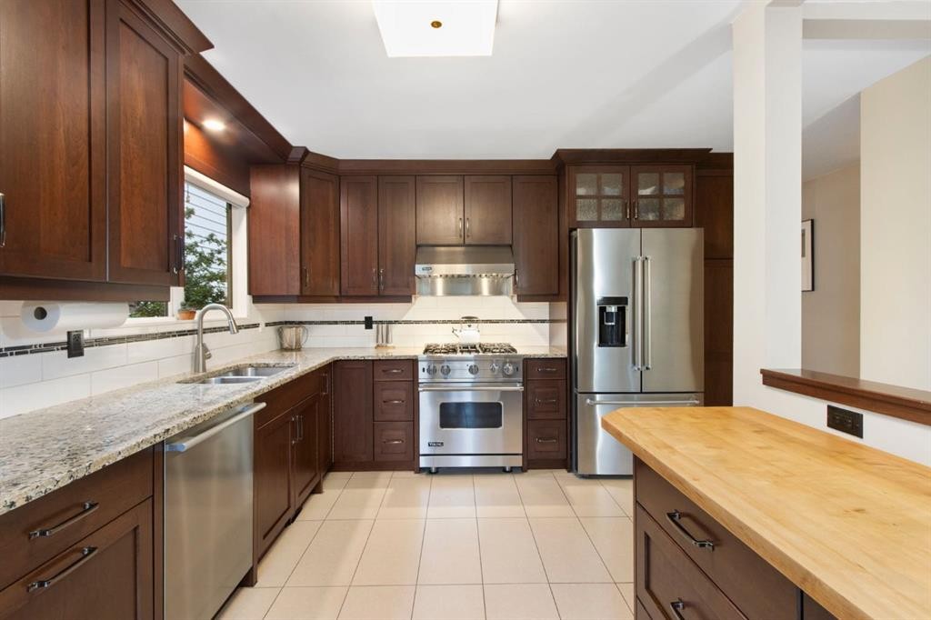 10504 Spadina Drive Sw, Calgary, AB - Indoor Photo Showing Kitchen With Stainless Steel Kitchen With Double Sink