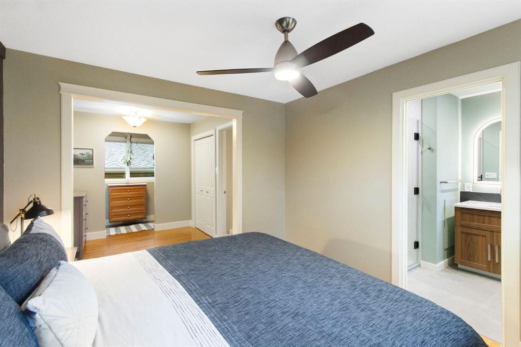 10504 Spadina Drive Sw, Calgary, AB - Indoor Photo Showing Bedroom