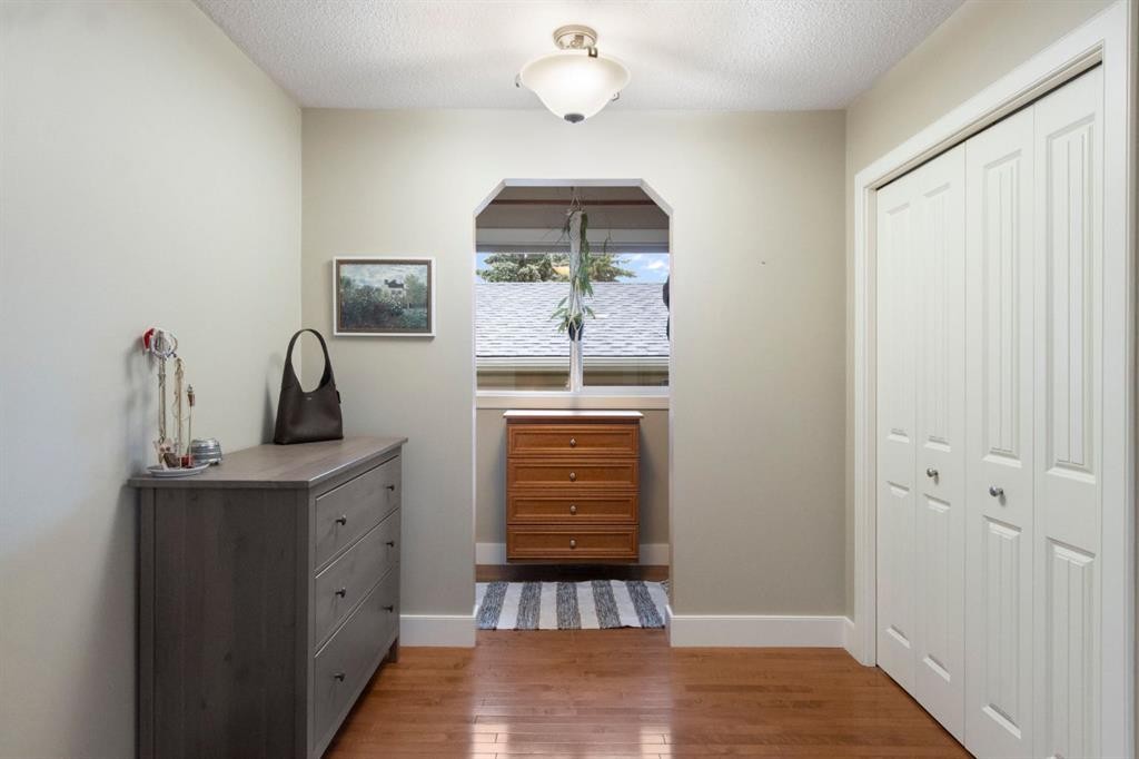 10504 Spadina Drive Sw, Calgary, AB - Indoor Photo Showing Other Room