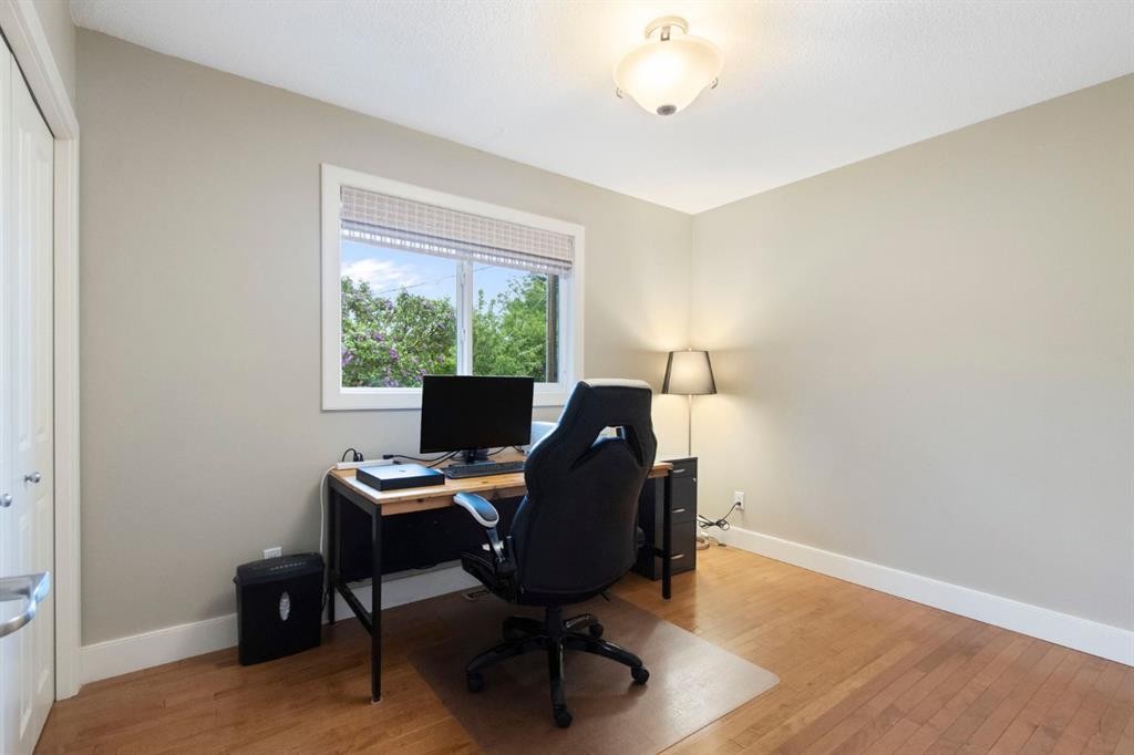 10504 Spadina Drive Sw, Calgary, AB - Indoor Photo Showing Office