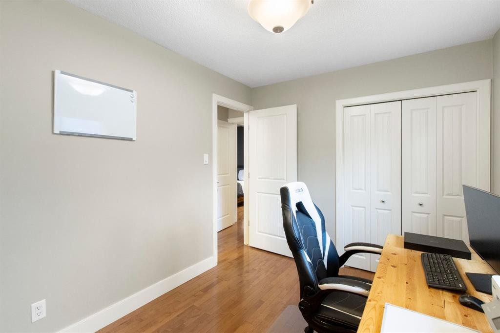 10504 Spadina Drive Sw, Calgary, AB - Indoor Photo Showing Office